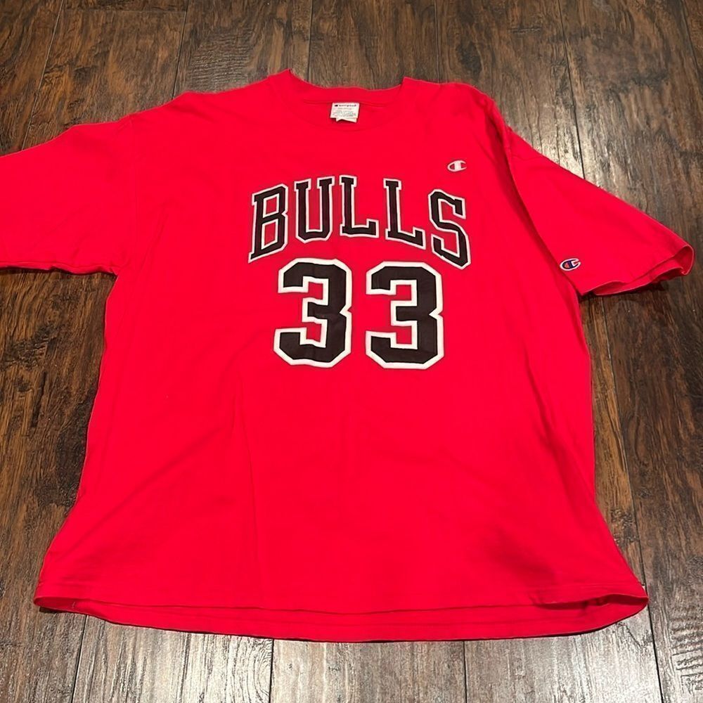 VTG Champion‎ Men's Red and Black T-shirt Chicago Bulls number 33 size XXL EUC